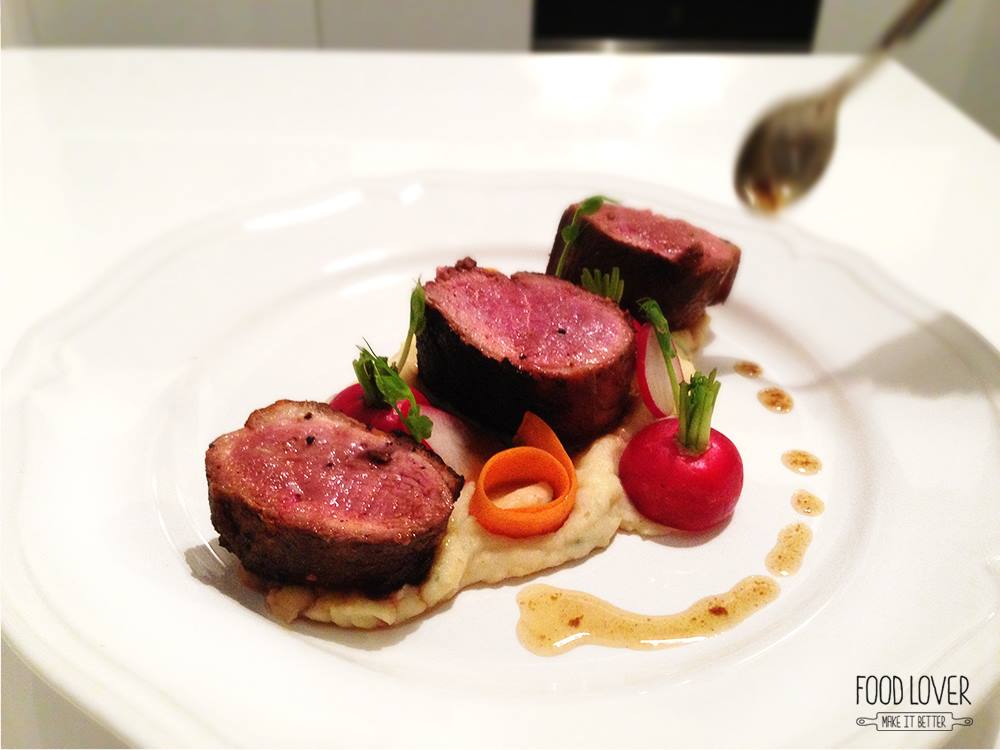 Kachní prsa s celerovo-tymiánovým pyré a jarní zeleninou