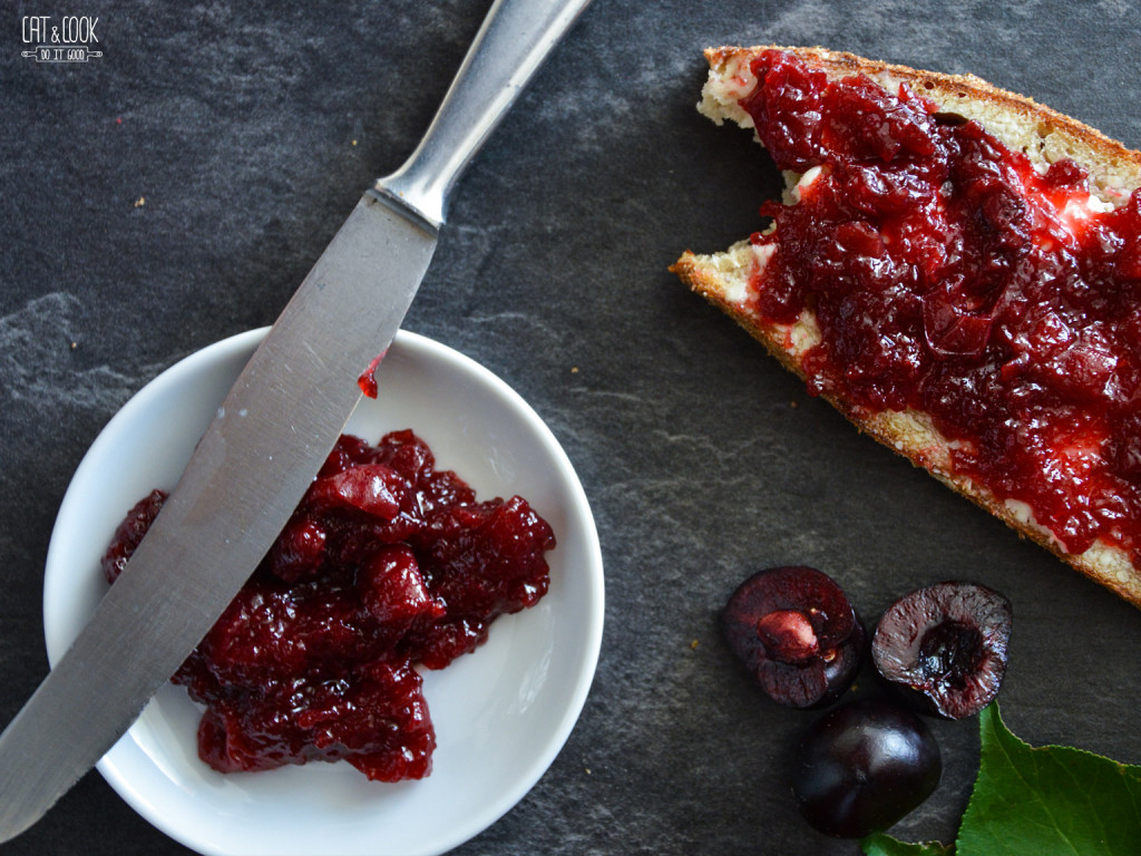 Třešňový džem se skořicí