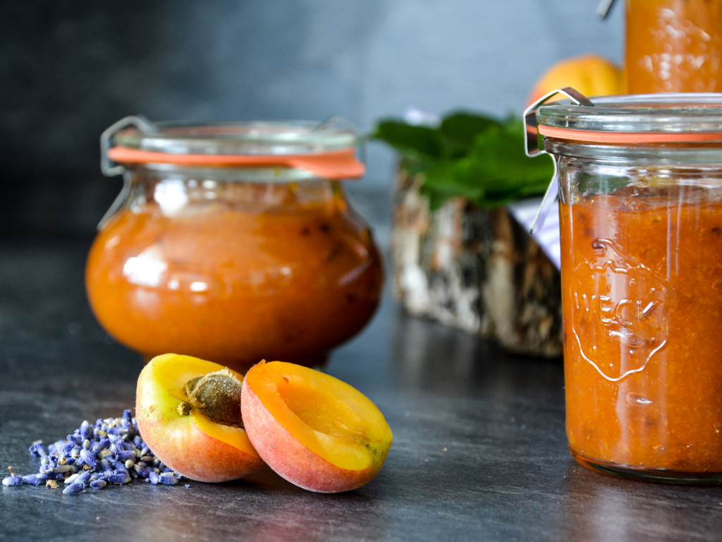 Meruňkový džem s levandulí