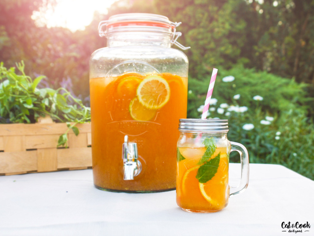 Pomerančová limonáda se skořicí