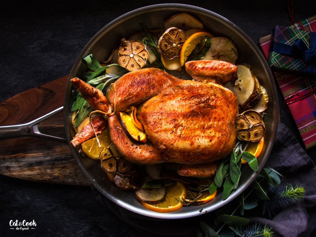 Vánoční M&S oakhamské kuře s pomerančem, jablky a hruškou