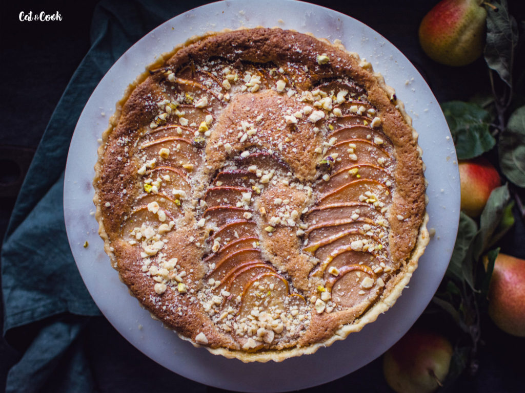 Hruškový koláč s ořechovou náplní