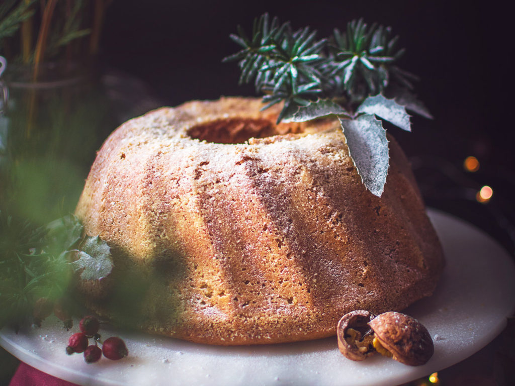Třená bábovka s pekanovými ořechy