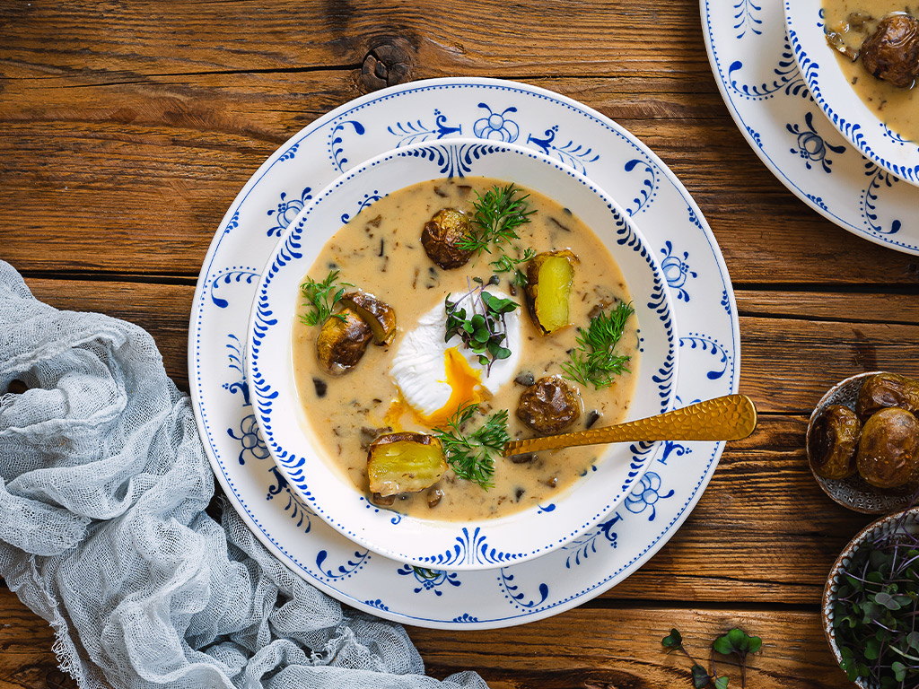 Kulajda s pošírovaným vejcem a pečenými bramborami