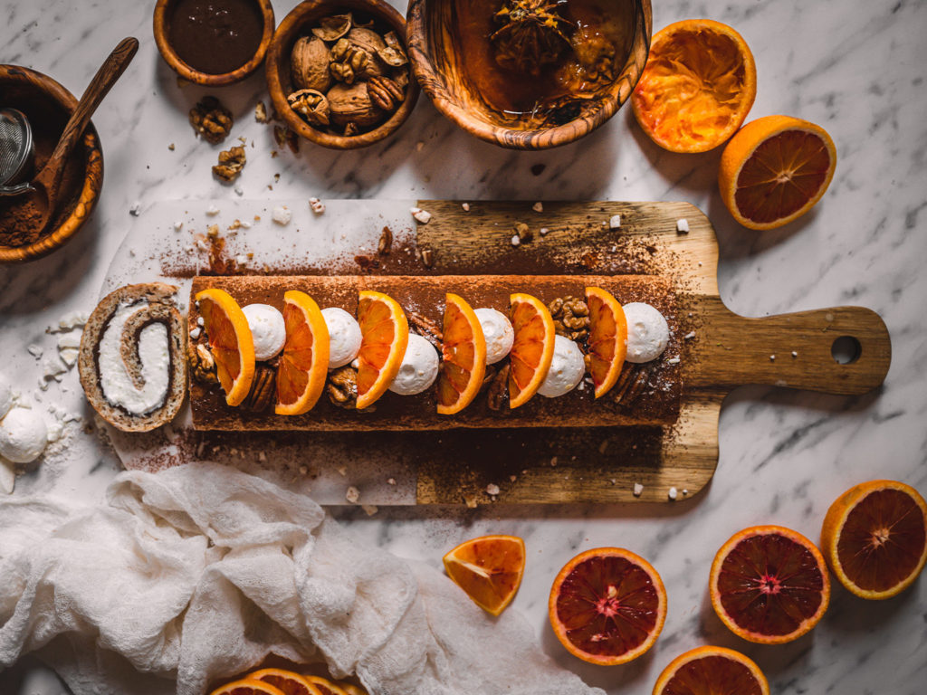 Bezé roláda s čokoládovou ganache a šlehačkou