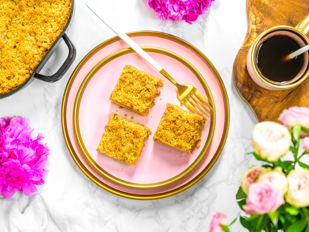 Litý kynutý rebarborový koláč s drobenkou