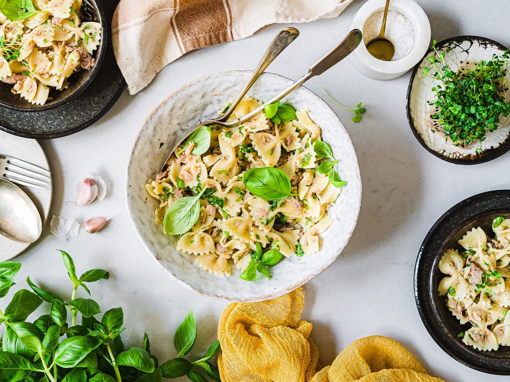 Tuňákový těstovinový salát