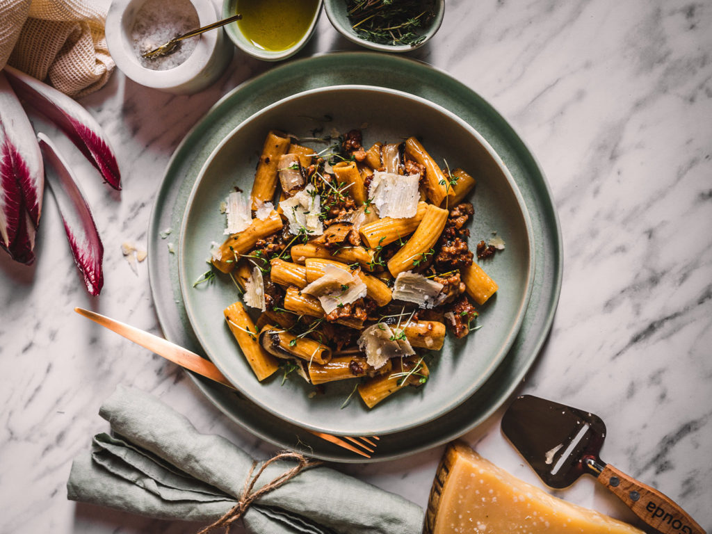 Těstoviny se salsicciou a karamelizovanou čekankou z Cortelazzi surovin